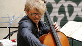 楽器の奏でる音から、都市生活を描き出すポップスバンド！セロのミュージック動画がかっこよすぎる！