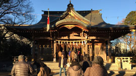 お寺と神社では参拝方法が違う！動画で学ぶ、正しい初詣の仕方