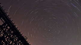 この感動こそ動画ならでは！絶景の星空タイムラプスに癒やされる