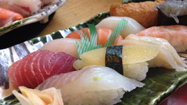 スシ食いねぇ！回転寿司の最新Web動画徹底比較！